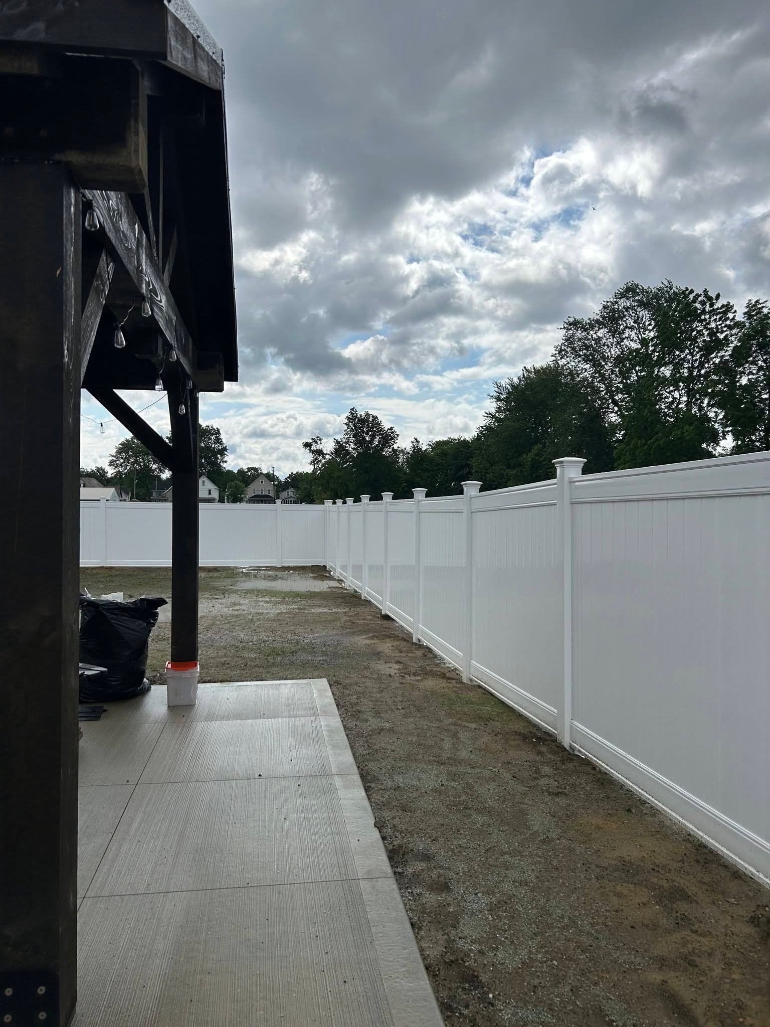 Vinyl fence residential project